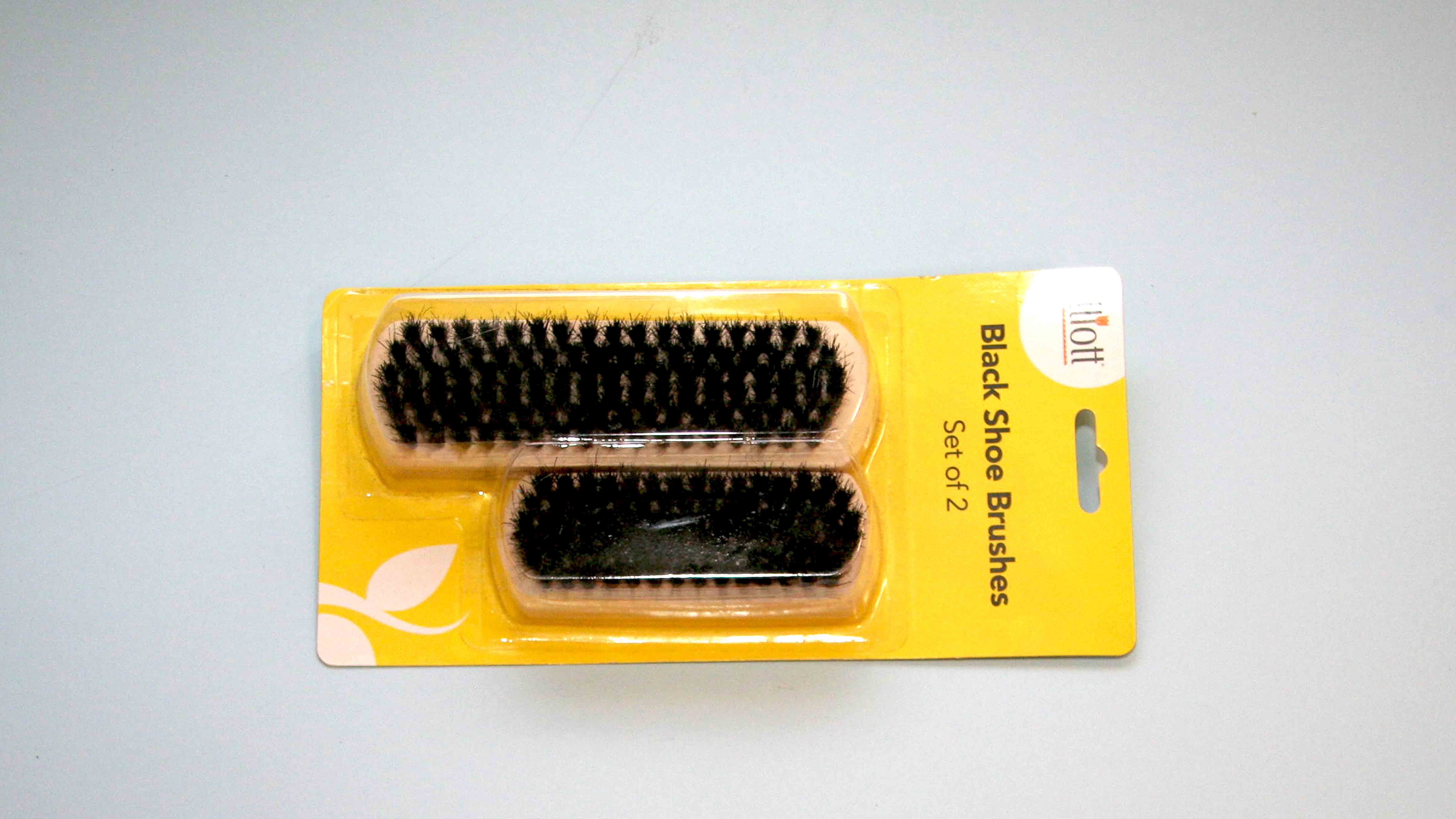 SHOE BRUSH SET 2 BRUSHES LARGE AND MEDIUM SIZE EA.                               