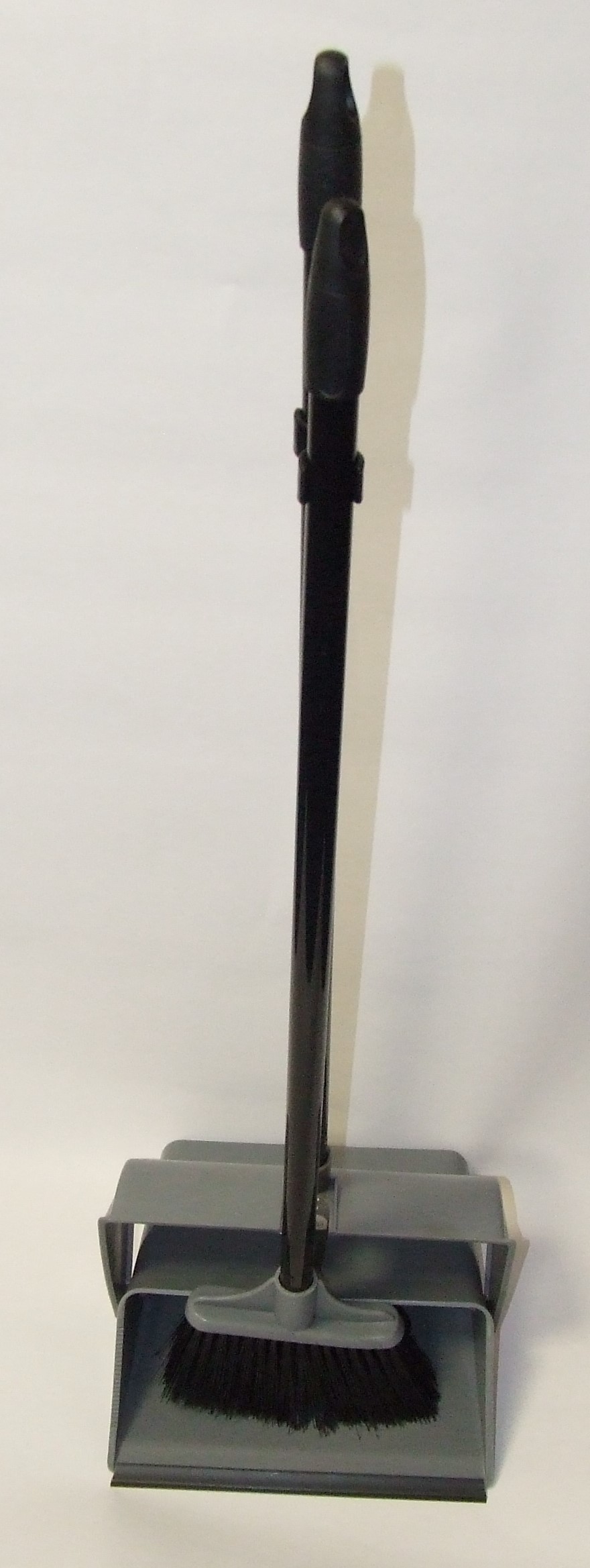 CLOSED LOBBY DUSTPAN AND BRUSH SET GREY EA.                         