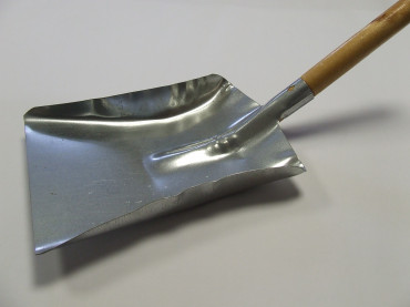 GALVANISED METAL HAND SHOVEL WOODEN HANDLE EA.                                   